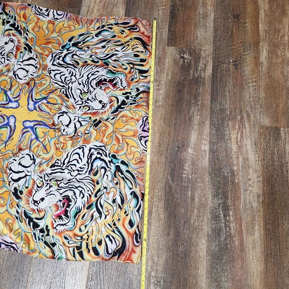Wearable Art With This Vintage Ed Hardy Scarf 39" X 39" - Picture 9 of 12